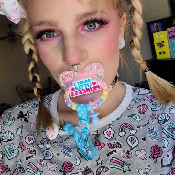 DDLG MYSTERY BOX - Picture 3 of 3